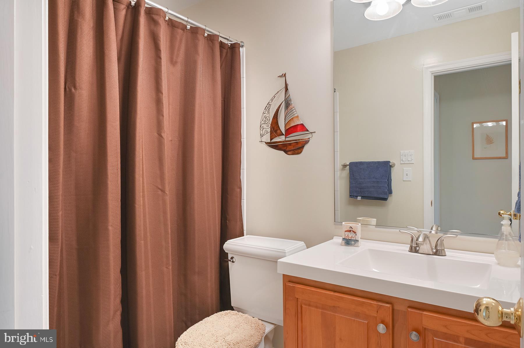3922 Cove Road Edgewater, MD 21037 - Photo 32 of 47 Upstairs hall bath