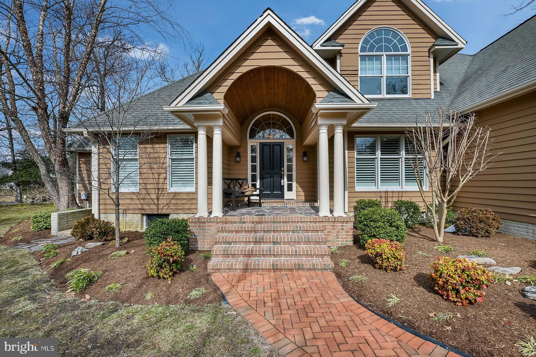 3922 Cove Road Edgewater, MD 21037 - Photo 34 of 47 An inviting entrance, no matter the season