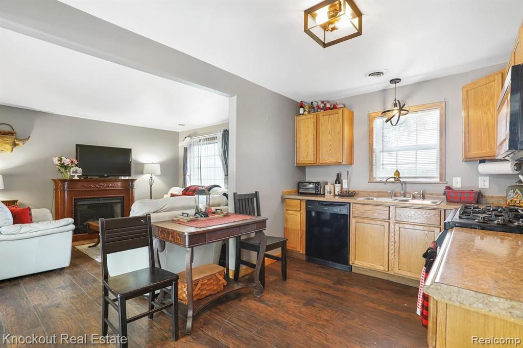 10061 Maple Road Birch Run, MI 48415 - Photo 12 of 32
