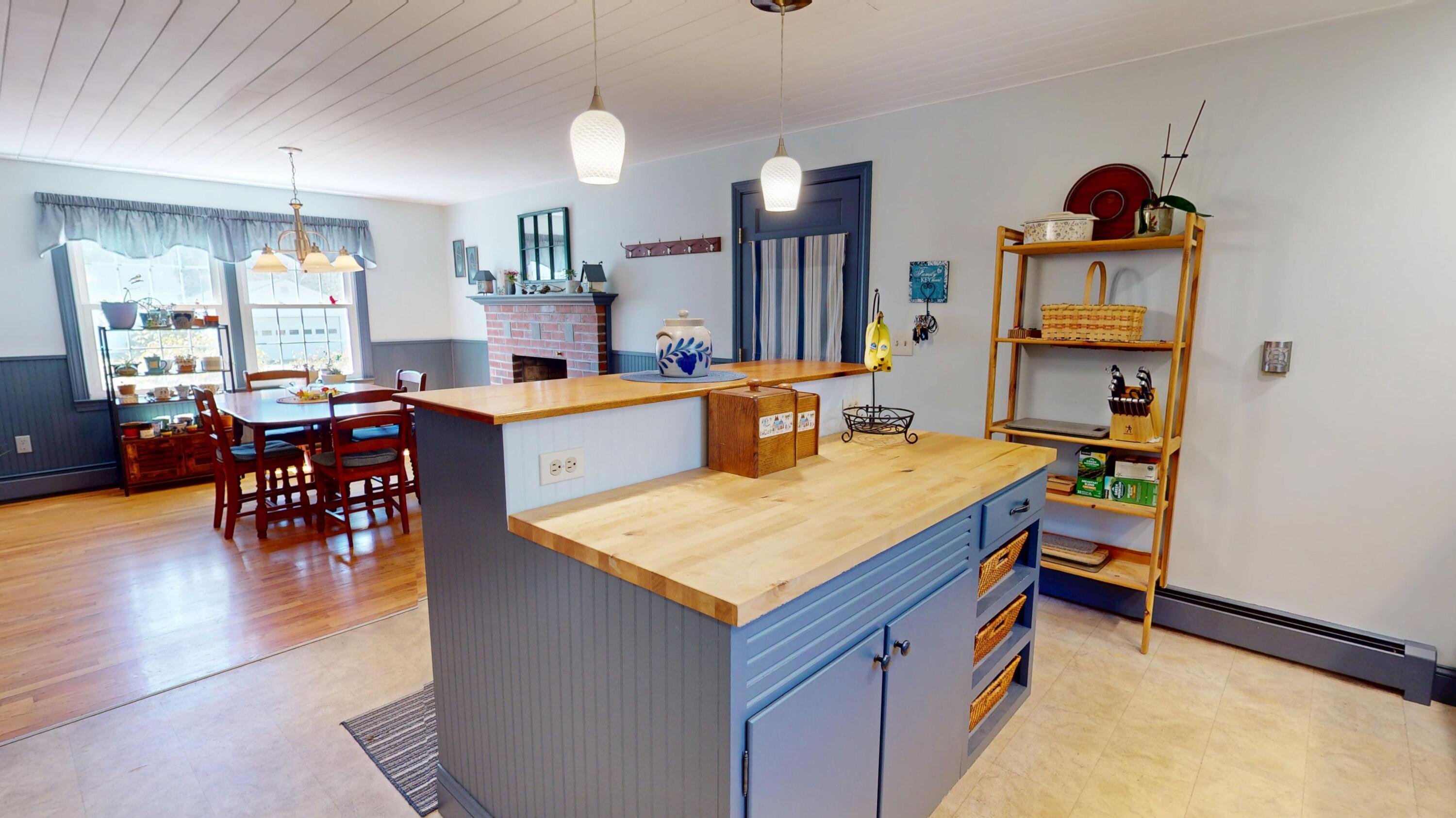 18 Sunset Drive Orono, ME 04473 - Photo 7 of 49 7