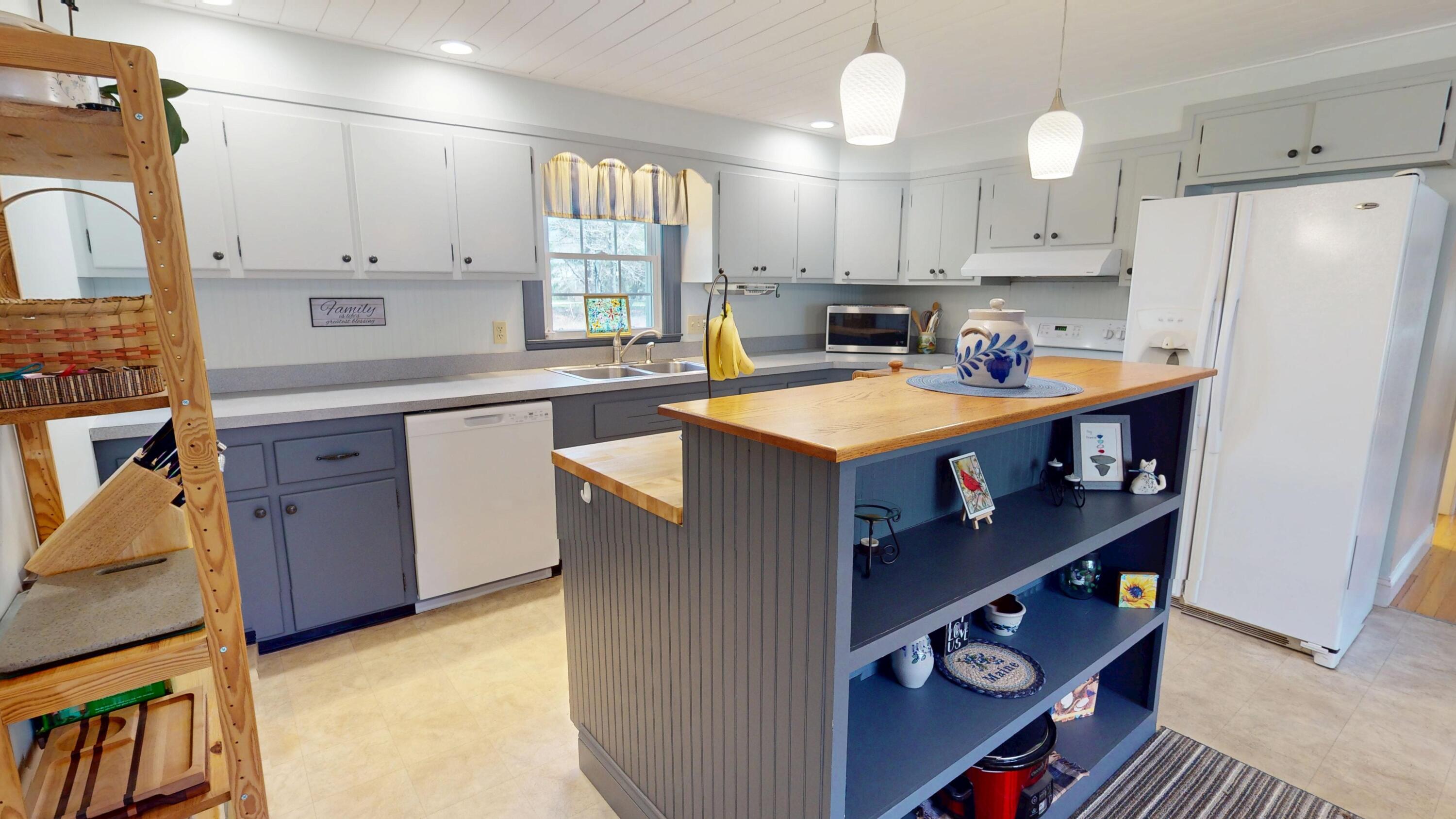 18 Sunset Drive Orono, ME 04473 - Photo 8 of 49 8