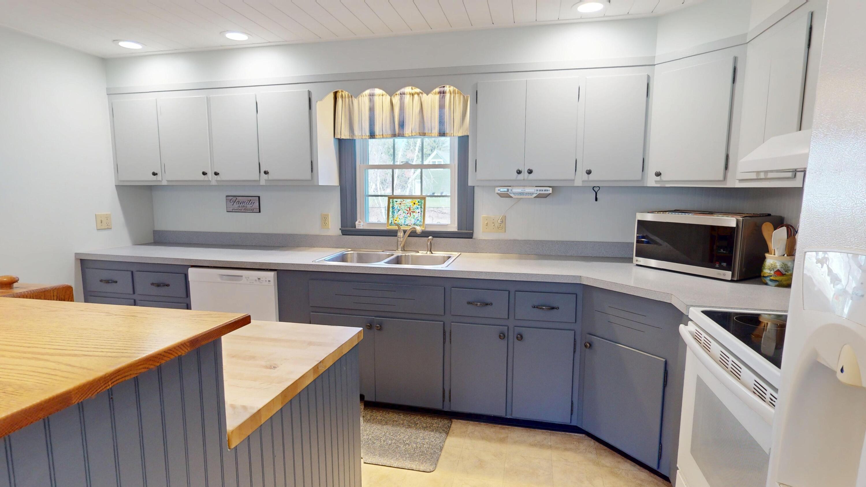 18 Sunset Drive Orono, ME 04473 - Photo 9 of 49 9