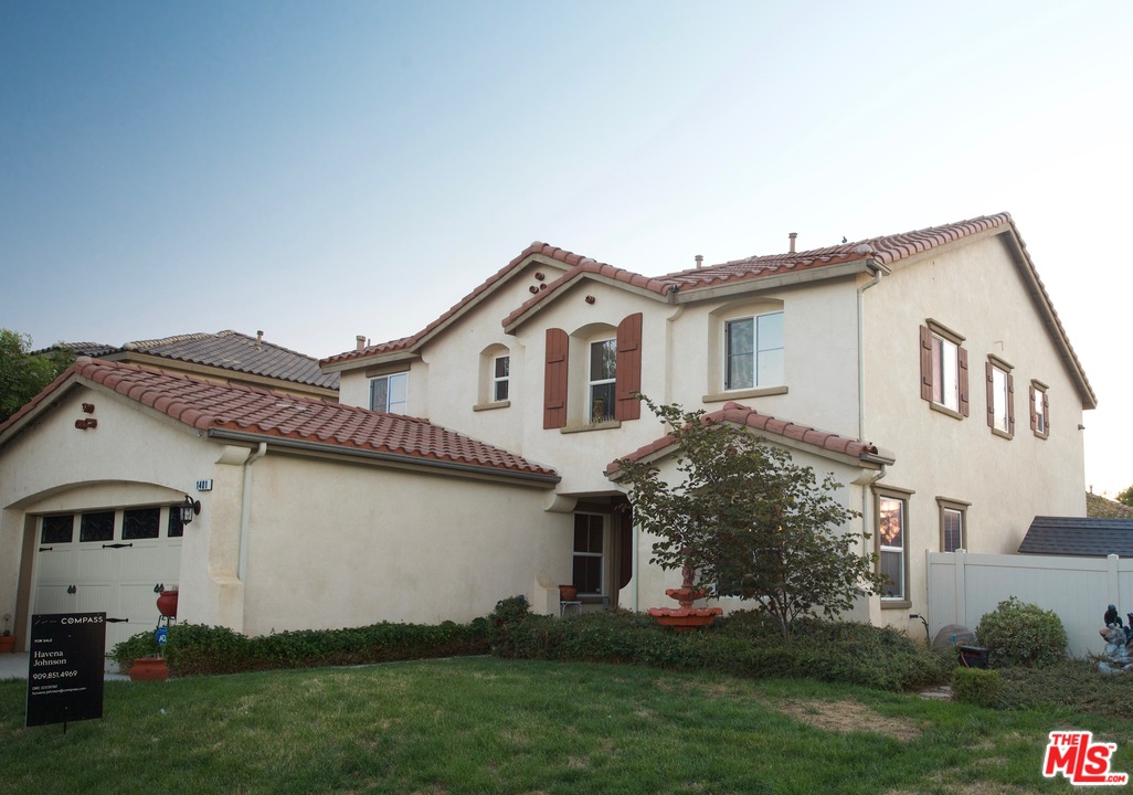 1401 Wild Olive Road Tehachapi, CA 93561 - Photo 3 of 7 a front view of a house with a garden and plants