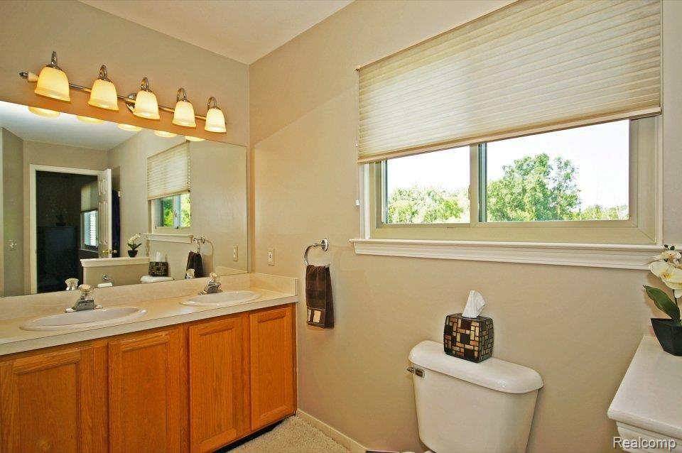 1648 Dunston Road Canton, MI 48188 - Photo 11 of 20 Master Bathroom