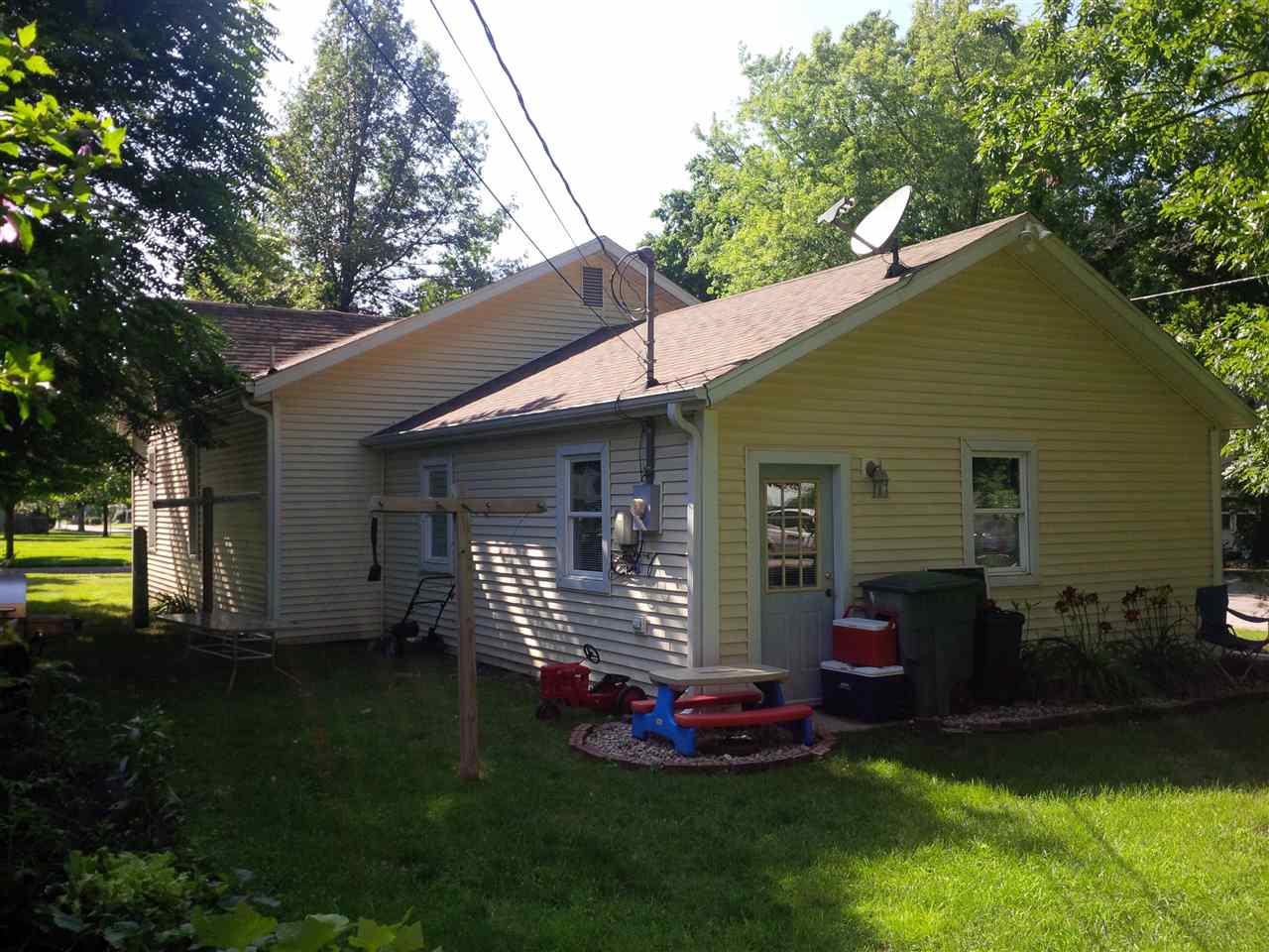 1201 Monroe Street Rochester, IN 46975 - Photo 2 of 13