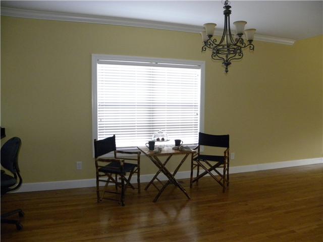 407 Conquest Road Murfreesboro, TN 37128 - Photo 6 of 20 Lots of natural light flowing into your dining area