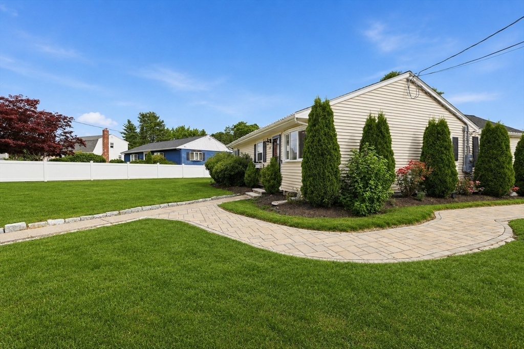 15 Riverside Court Norwood, MA 02062 - Photo 4 of 42