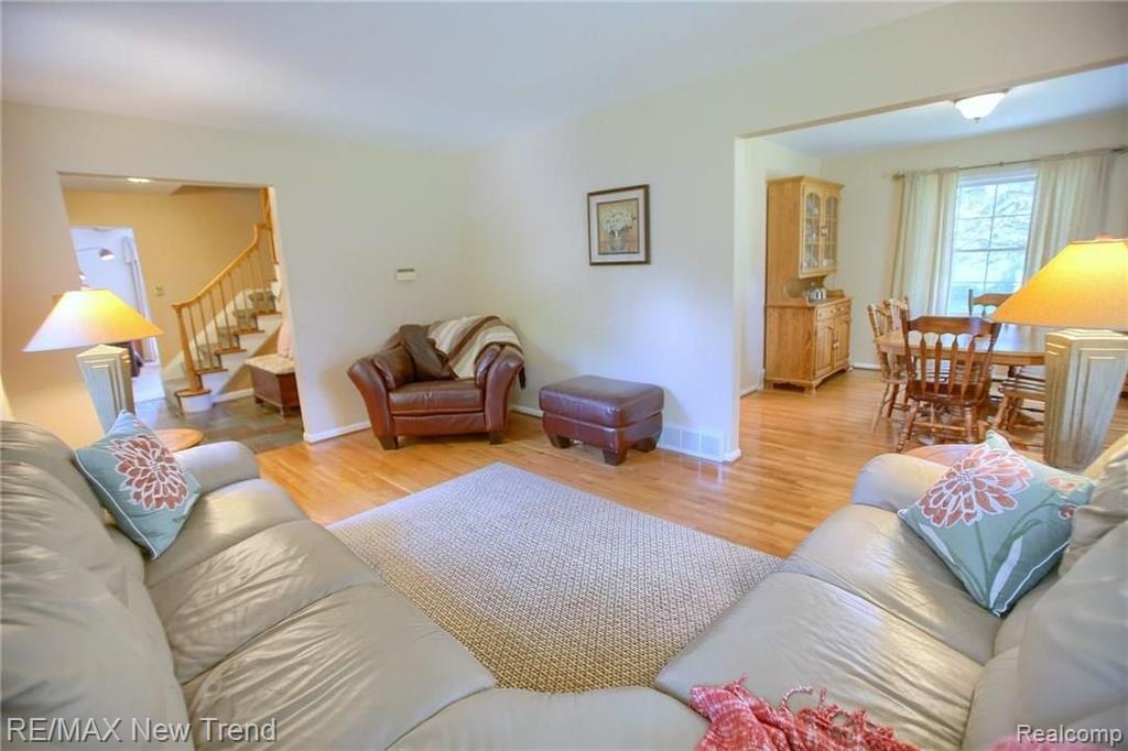 36307 West Lyman Road Farmington Hills, MI 48331 - Photo 7 of 33