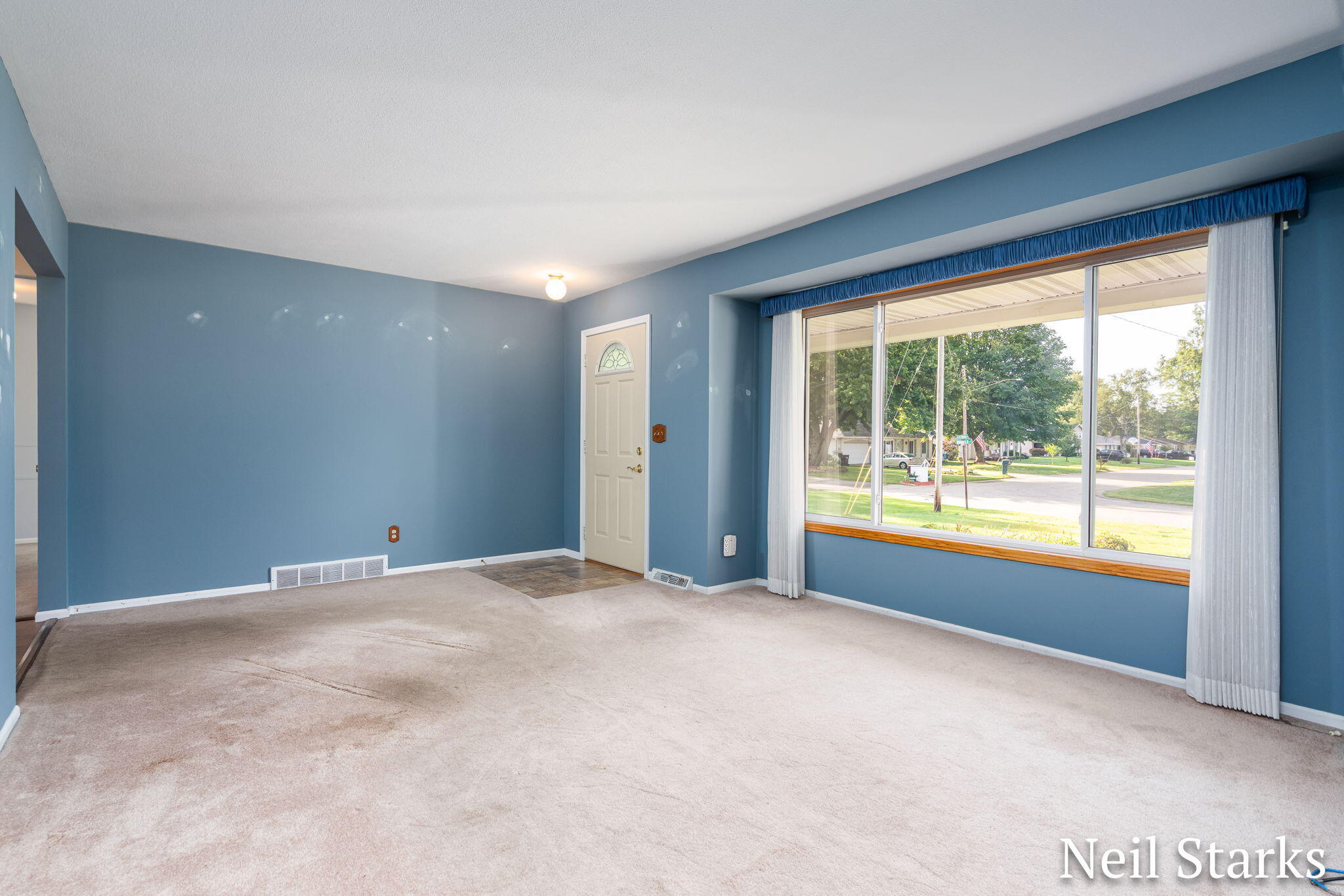 1633 Woodview Street Jenison, MI 49428 - Photo 10 of 34 12-web-or-mls-1633 Woodview St-12