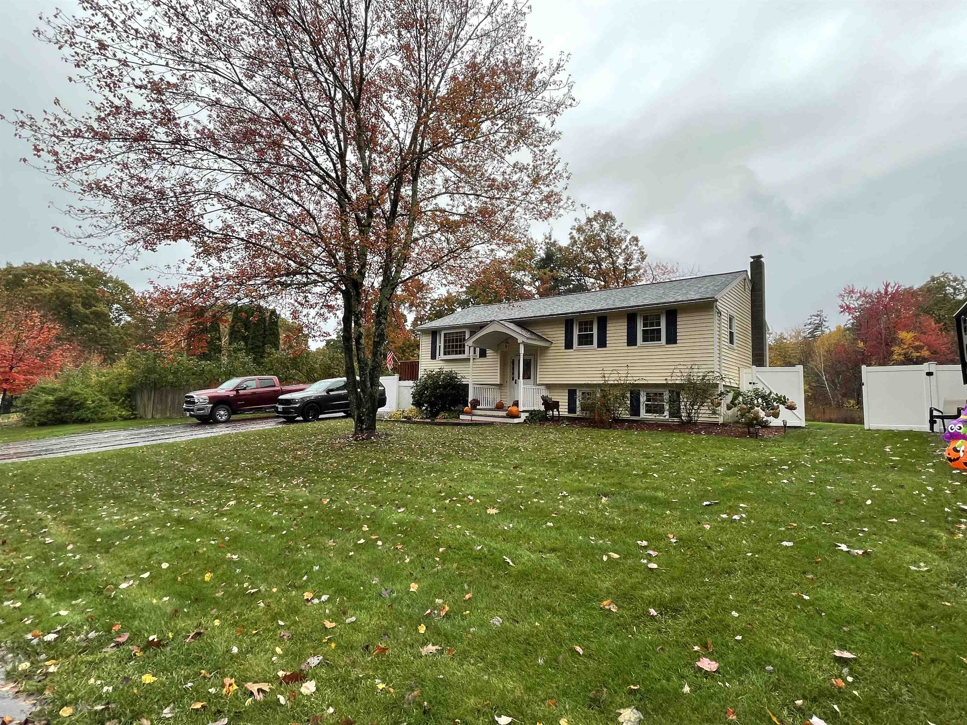 30 Gail Road Merrimack, NH 03054 - Photo 2 of 22