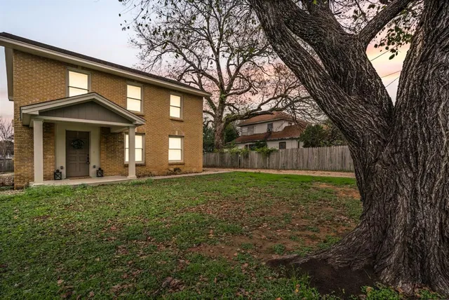 $299,900 | 303 Craig Street, Hillsboro, TX 76645