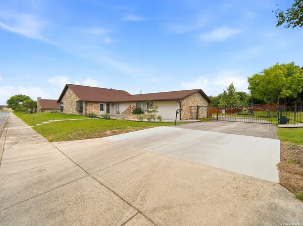 $1,950 | 515 Oak Park Drive, Unit 515, Boerne, TX 78006