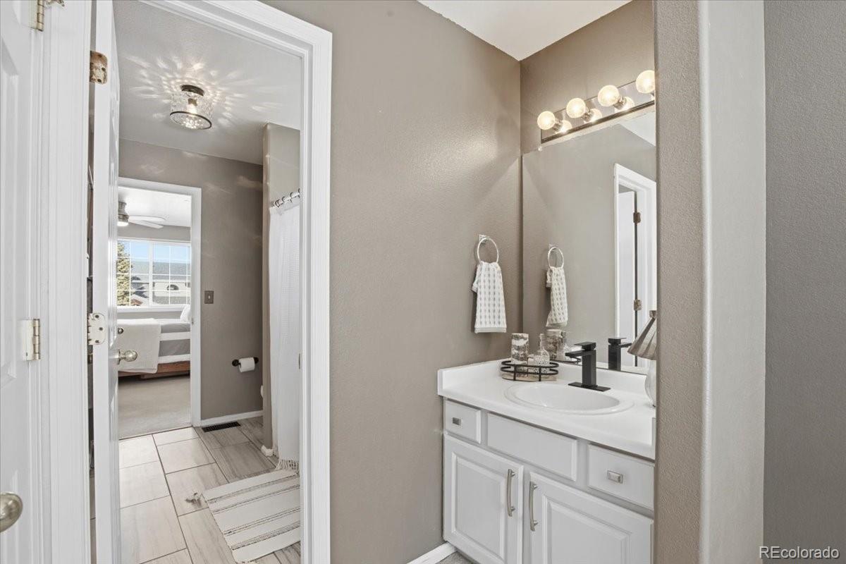 10330 Lions Path Lone Tree, CO 80124 - Photo 31 of 47