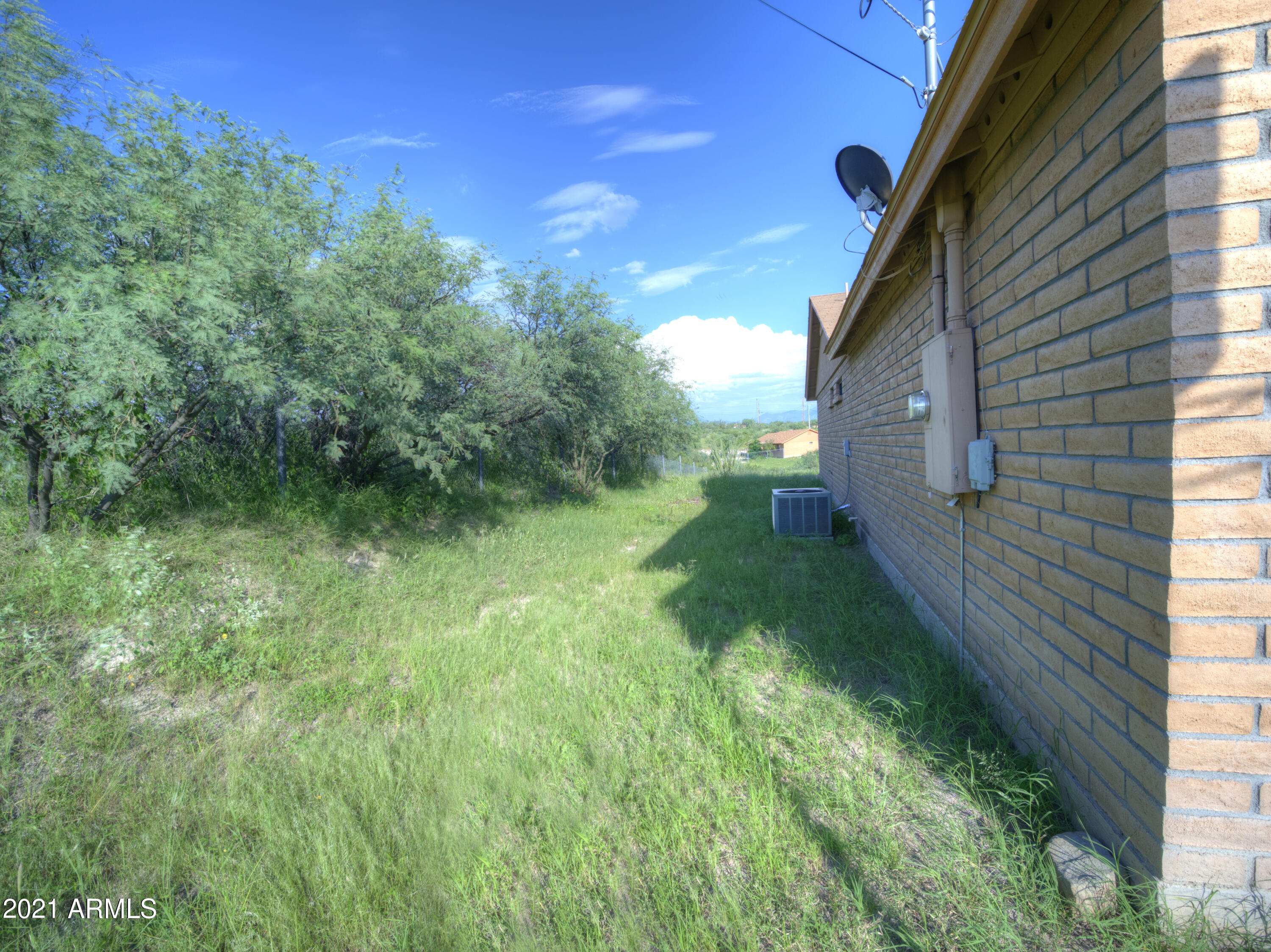 982 Circulo Tumbleweed Rio Rico, AZ 85648 - Photo 3 of 28 3
