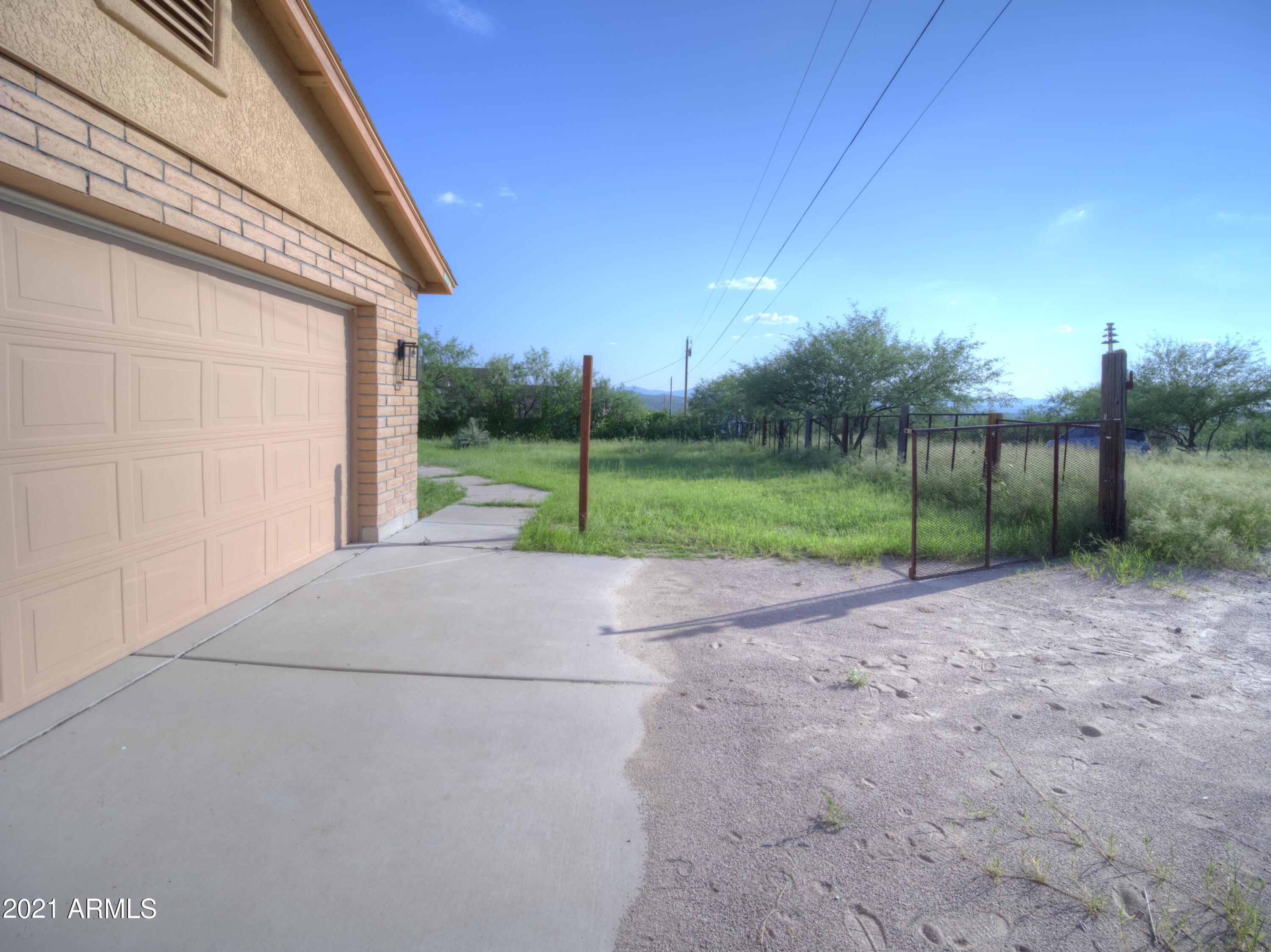 982 Circulo Tumbleweed Rio Rico, AZ 85648 - Photo 4 of 28 4