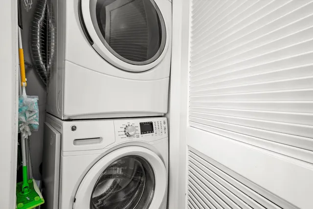 a close up view of a washer and dryer