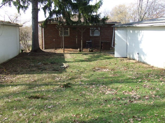 831 Patterson Avenue Akron, OH 44310 - Photo 5 of 27 Back yard