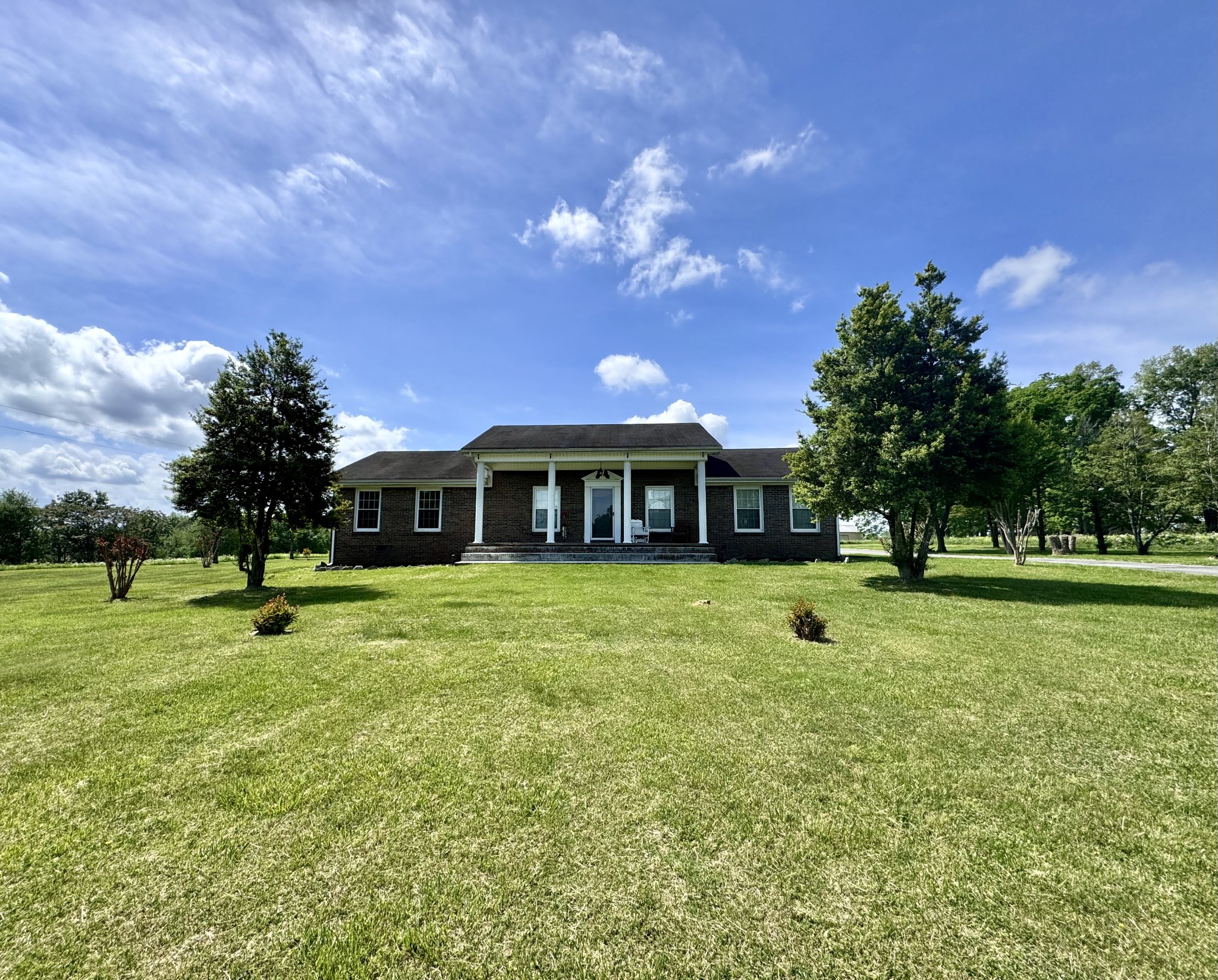 802 Days Road Lafayette, TN 37083 - Photo 2 of 25 a front view of a house with a yard