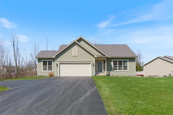 $319,900 | 6023 Lillypond Way, Ontario, NY 14519