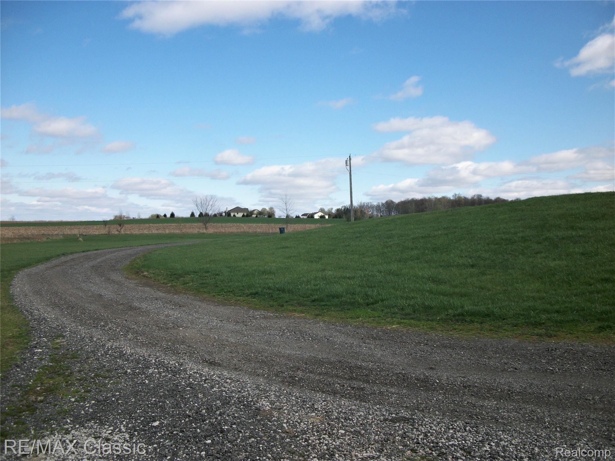 9568 West Vogt Road Fowlerville, MI 48836 - Photo 20 of 66 105_3901.jpg