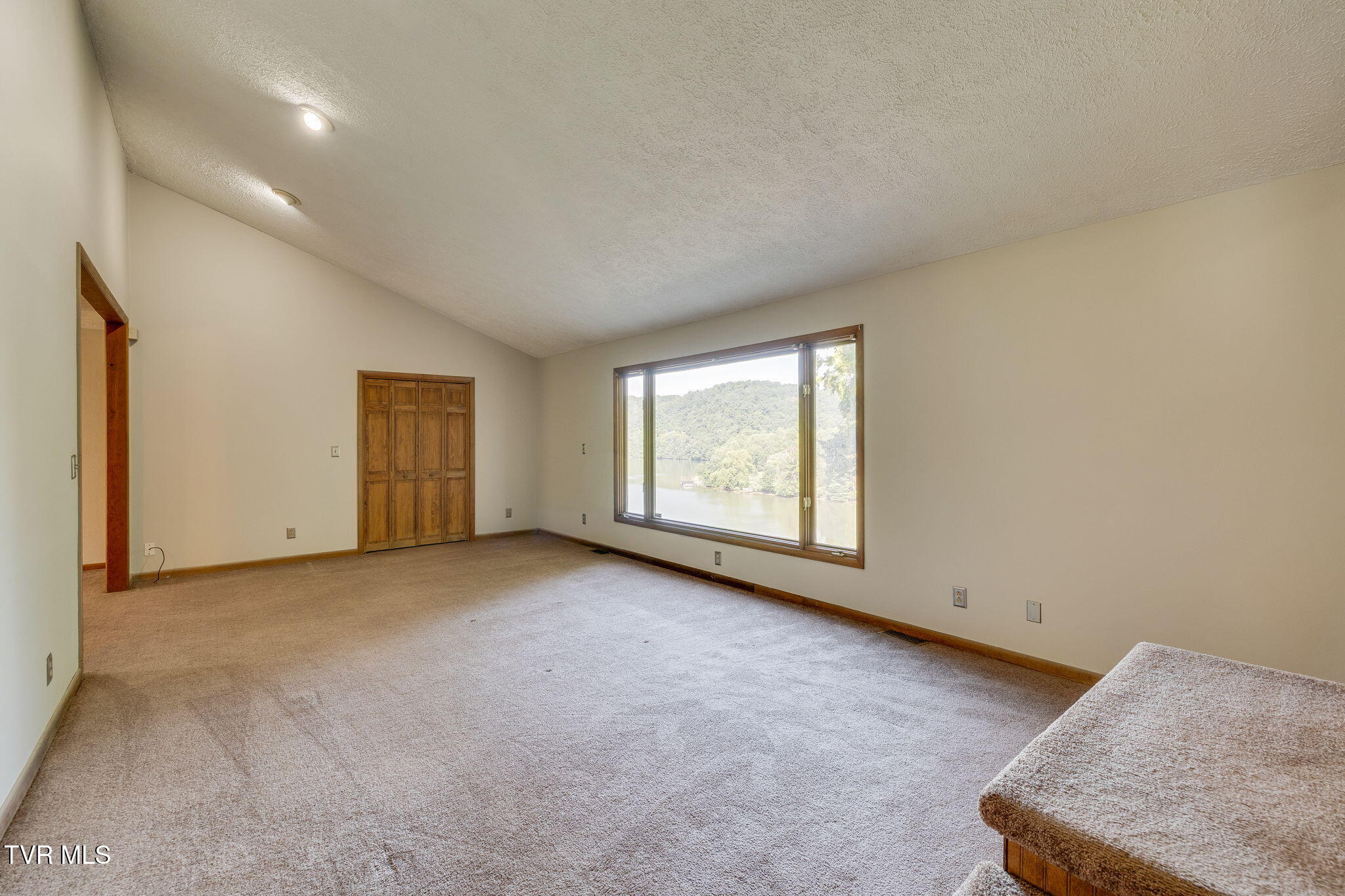 1450 East Shipley Ferry Road Kingsport, TN 37663 - Photo 8 of 49 Living Room