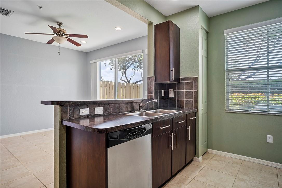2851 Prospect Road, Unit 611 Tamarac, FL 33309 - Photo 10 of 31 Photo 10