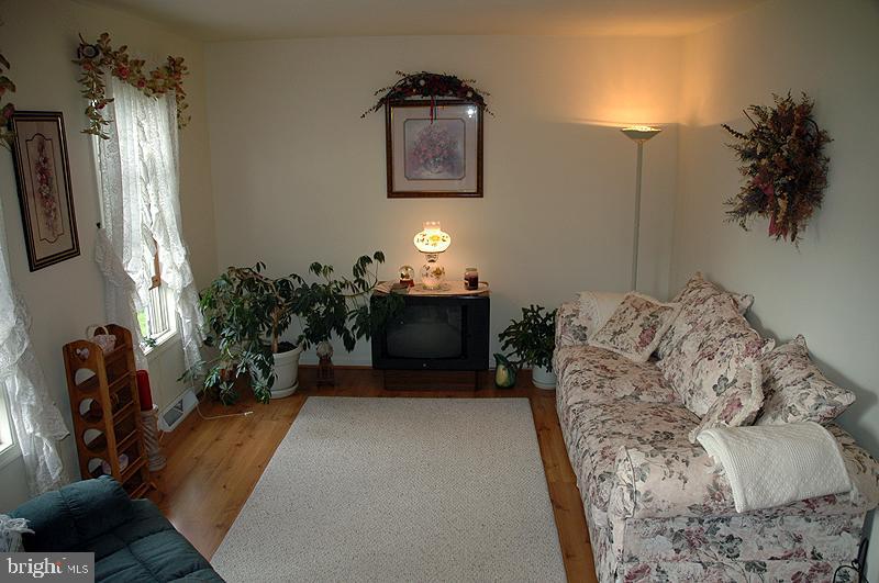 427 Cardinal Road Lititz, PA 17543 - Photo 6 of 11