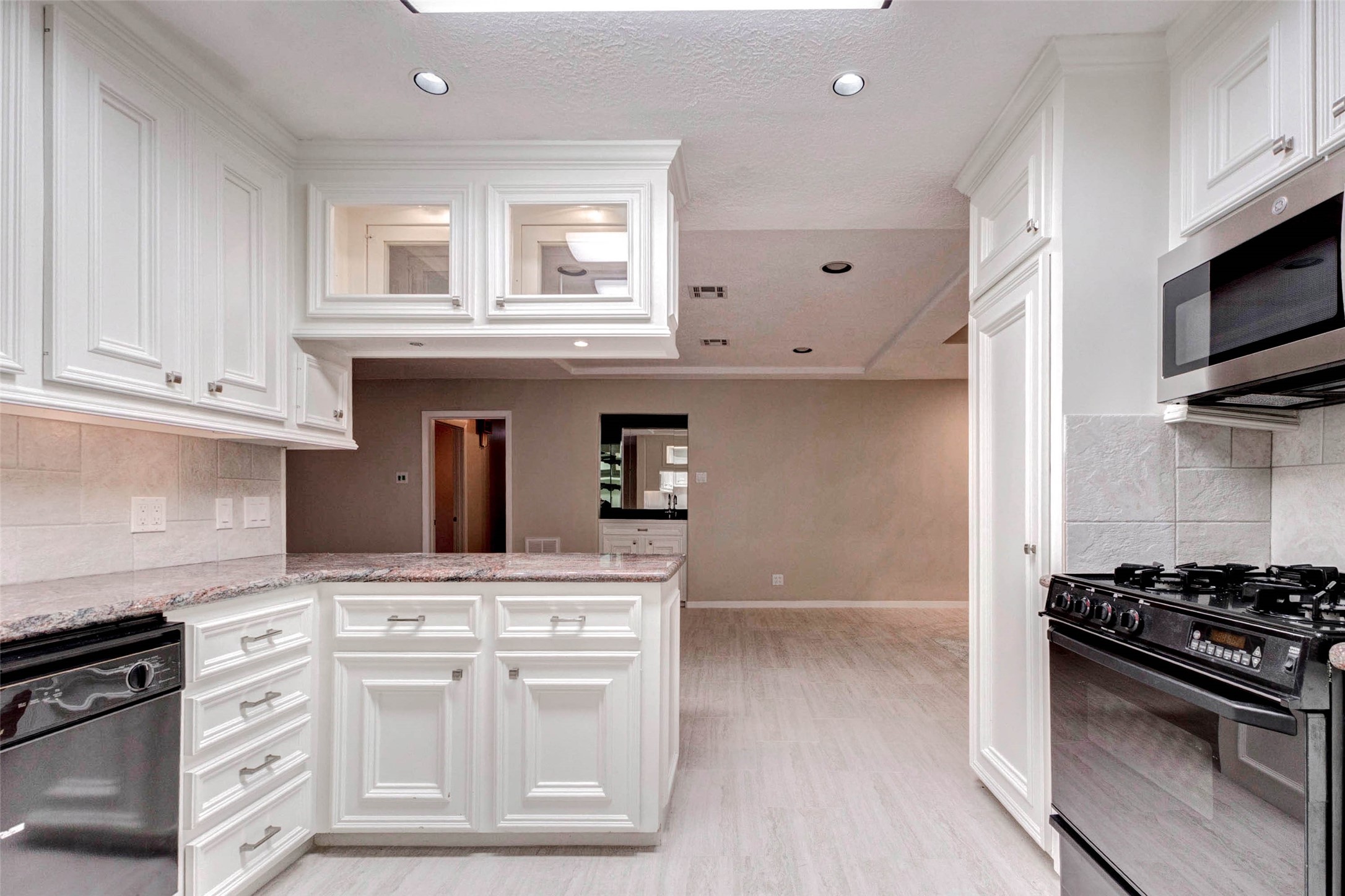 9650 Val Verde Street Houston, TX 77063 - Photo 13 of 50
