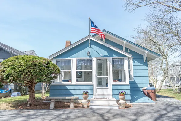 $799,000 | 10 Essex Place, Harwich Port, MA 02646