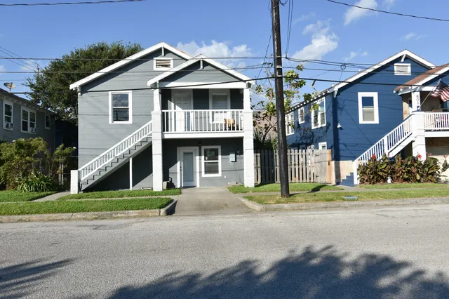$1,300 | 807 7th Street, Unit 2, Galveston, TX 77550