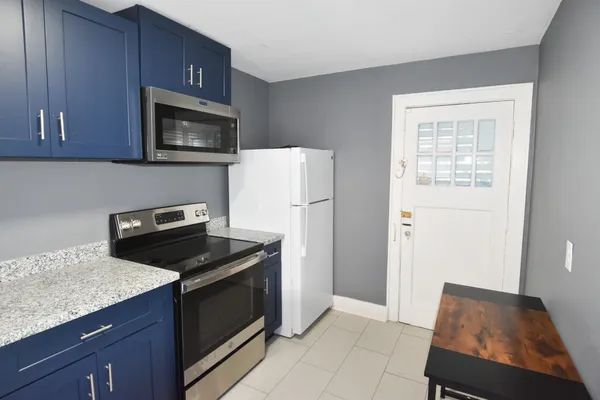 $1,300 | 807 7th Street, Unit 2, Galveston, TX 77550