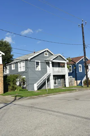 $1,300 | 807 7th Street, Unit 2, Galveston, TX 77550