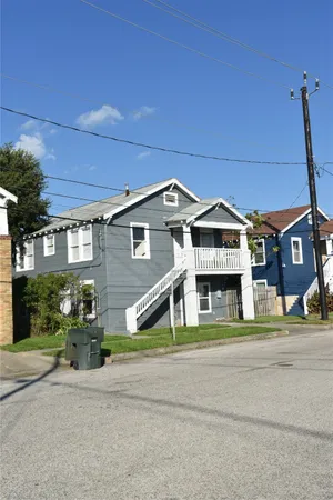 $1,300 | 807 7th Street, Unit 2, Galveston, TX 77550