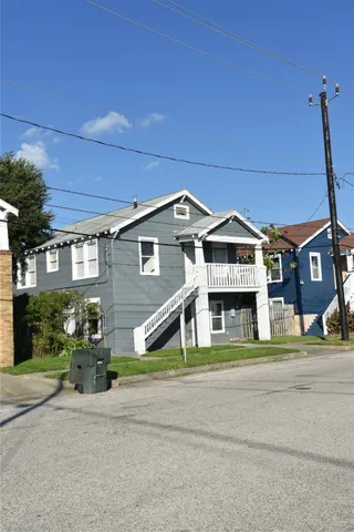 $1,300 | 807 7th Street, Unit 2, Galveston, TX 77550