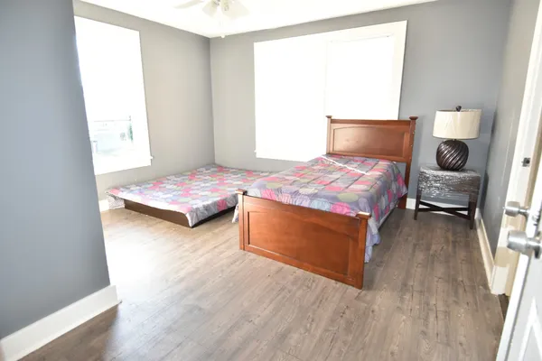 $1,300 | 807 7th Street, Unit 2, Galveston, TX 77550