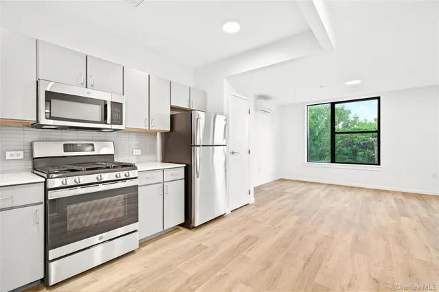 $235,800 | 1731 Lacombe Avenue, Unit 3A | Soundview