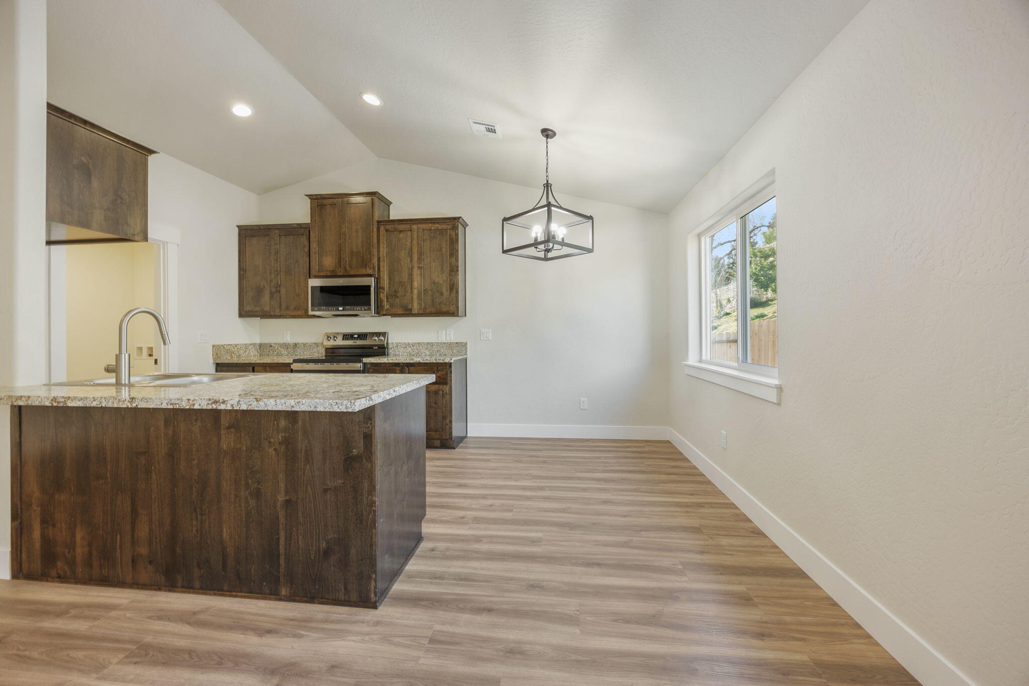 319 Christopher Way Talent, OR 97540 - Photo 15 of 35 ApxCW (15)