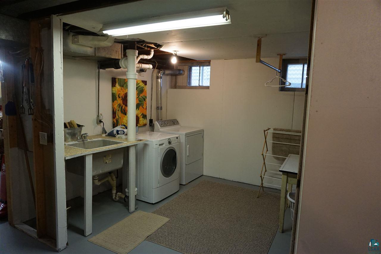 4601 Oneida Street Duluth, MN 55804 - Photo 17 of 21 Laundry