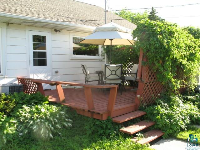 4601 Oneida Street Duluth, MN 55804 - Photo 3 of 21 Back Deck