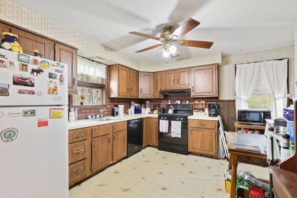 175 Bullock Road East Freetown, MA 02717 - Photo 4 of 30 Gallery Image 4