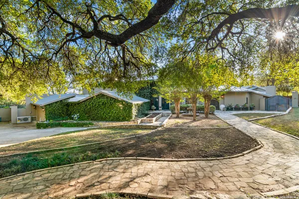 a view of a yard in front of a house