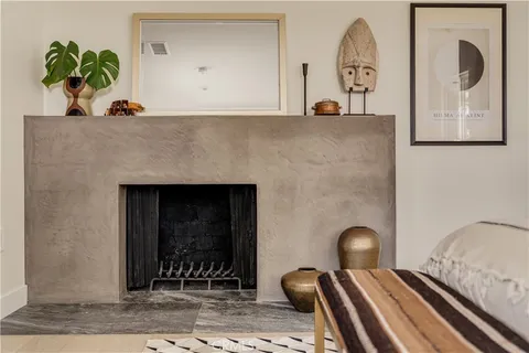 $1,675,000 | 3950 Franklin Avenue, Los Angeles, CA 90027