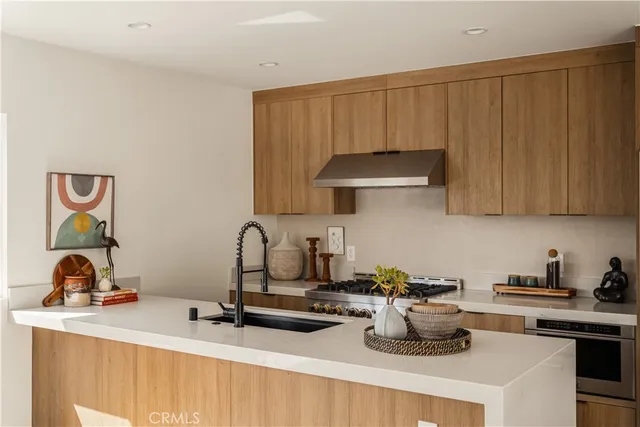 $1,675,000 | 3950 Franklin Avenue, Los Angeles, CA 90027