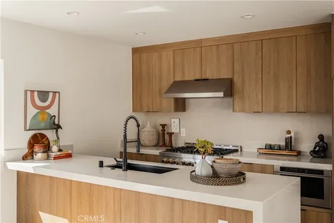 $1,675,000 | 3950 Franklin Avenue, Los Angeles, CA 90027