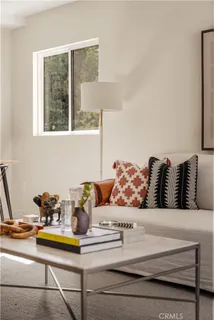 $1,675,000 | 3950 Franklin Avenue, Los Angeles, CA 90027