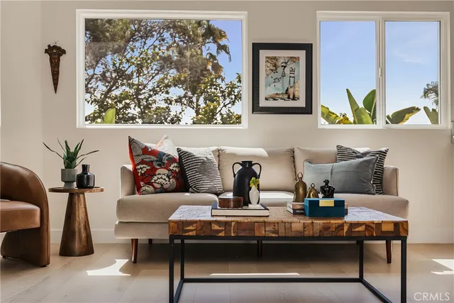 $1,675,000 | 3950 Franklin Avenue, Los Angeles, CA 90027