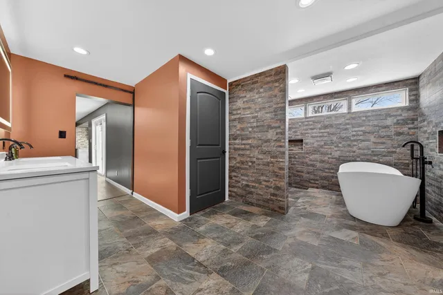 $284,900 | 202 East Main Street, Matthews, IN 46957