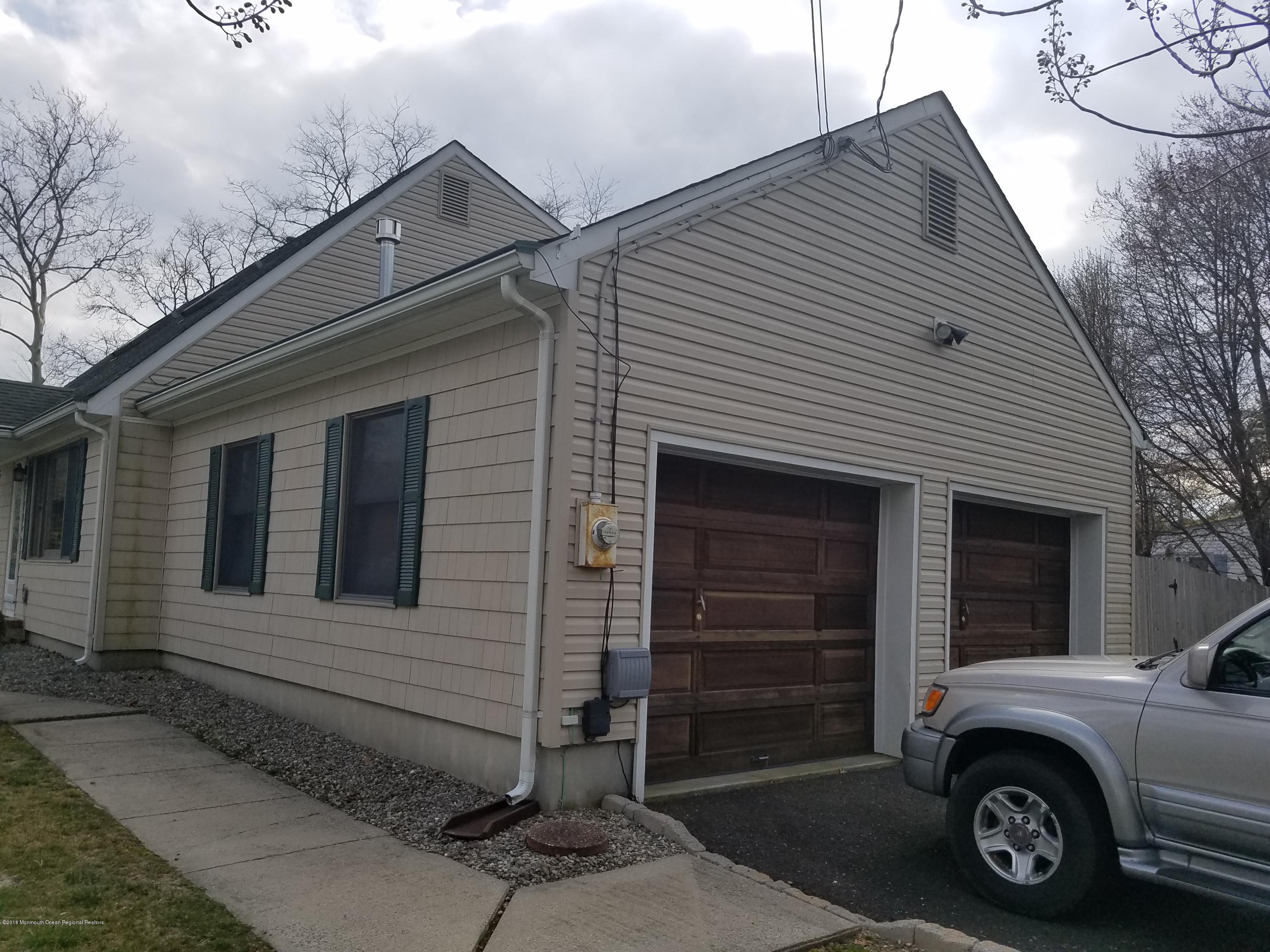 228 Riviera Drive Brick, NJ 08724 - Photo 4 of 33 20180411_151526
