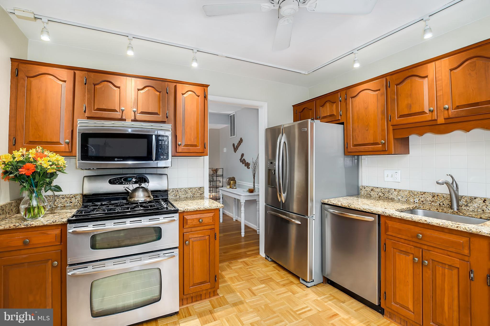 1516 Chatham Colony Court Reston, VA 20190 - Photo 14 of 30 Kitchen