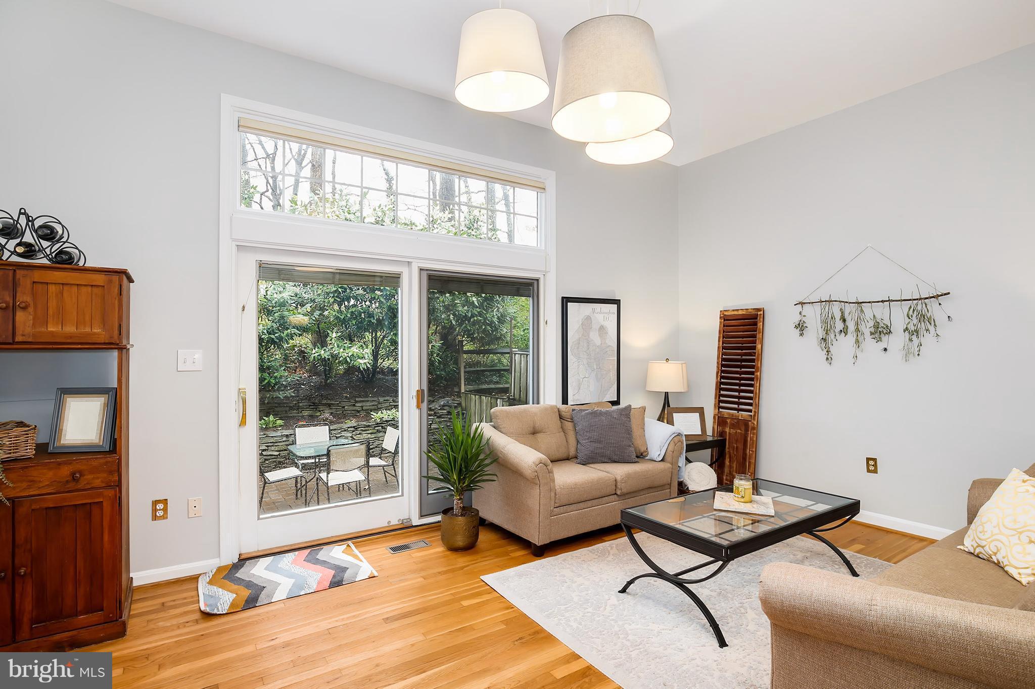 1516 Chatham Colony Court Reston, VA 20190 - Photo 8 of 30 Living Room